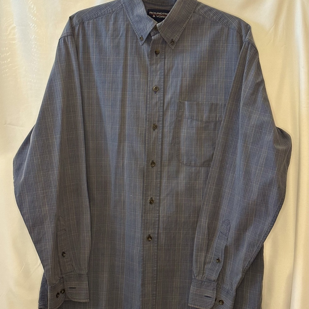 Roundtree & Yorke Men’s long sleeve button down